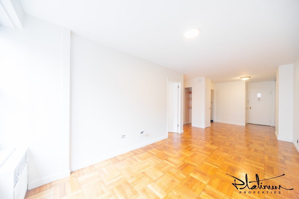 4th Avenue - Photo 1