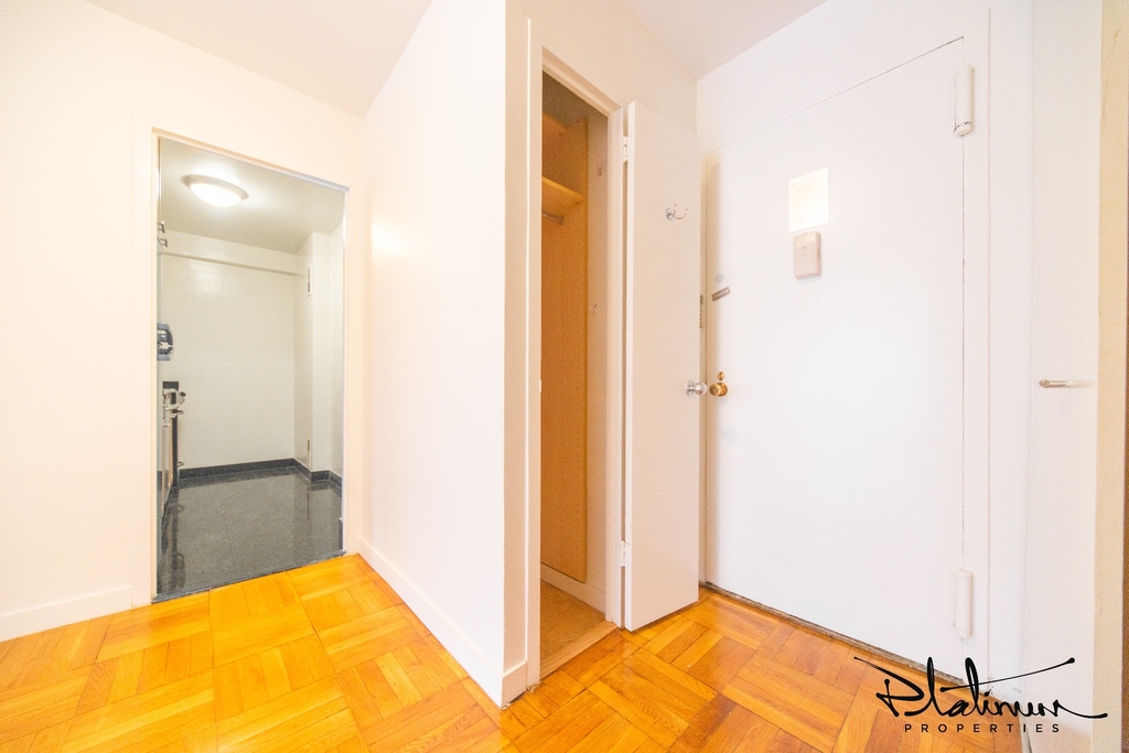 4th Avenue - Photo 3