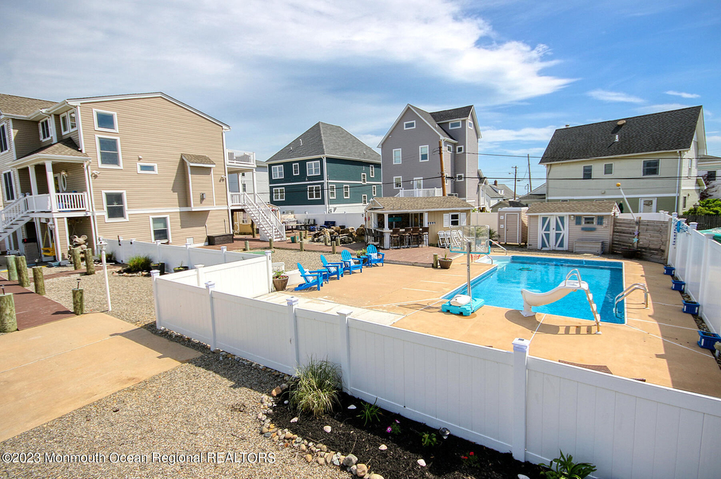 207 Ceylon Avenue - Photo 2