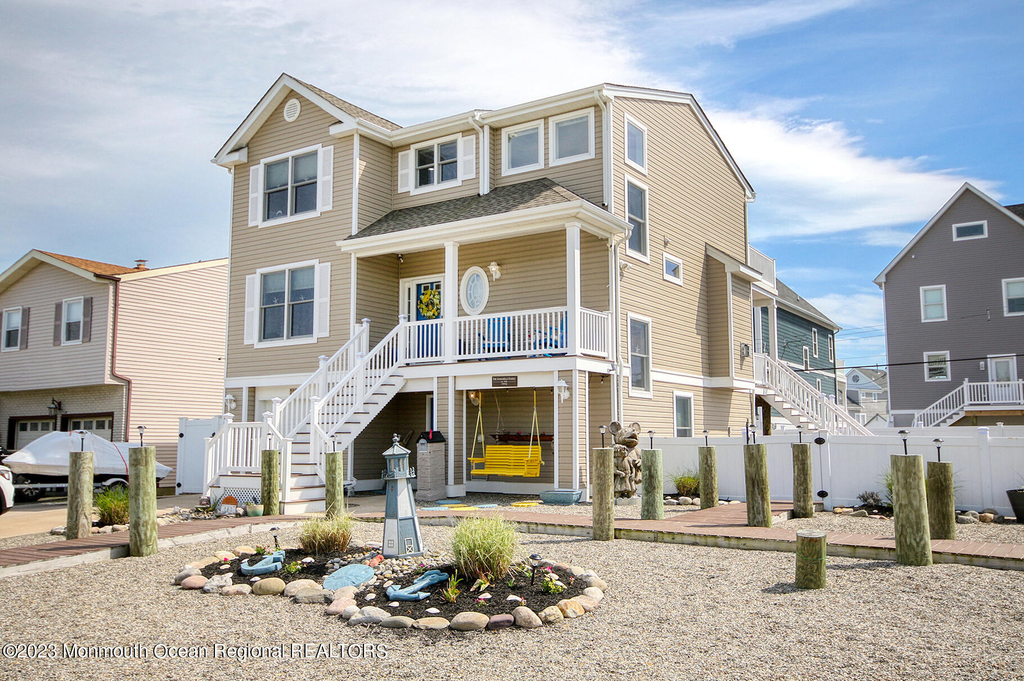 207 Ceylon Avenue - Photo 0
