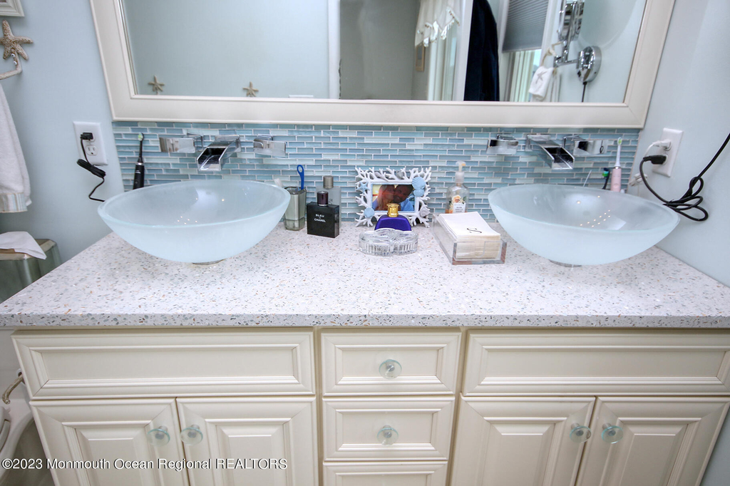 207 Ceylon Avenue - Photo 22