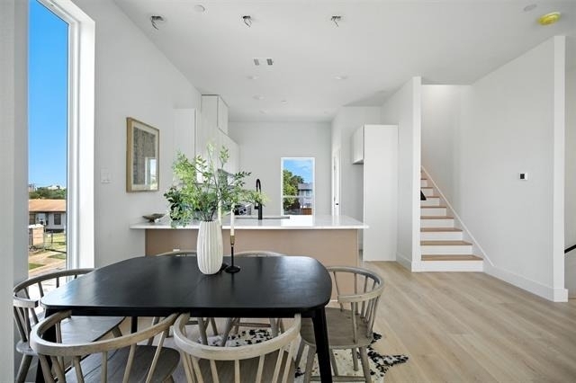 312 N Lancaster Avenue - Photo 3