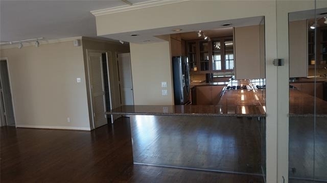 3883 Turtle Creek Boulevard - Photo 4