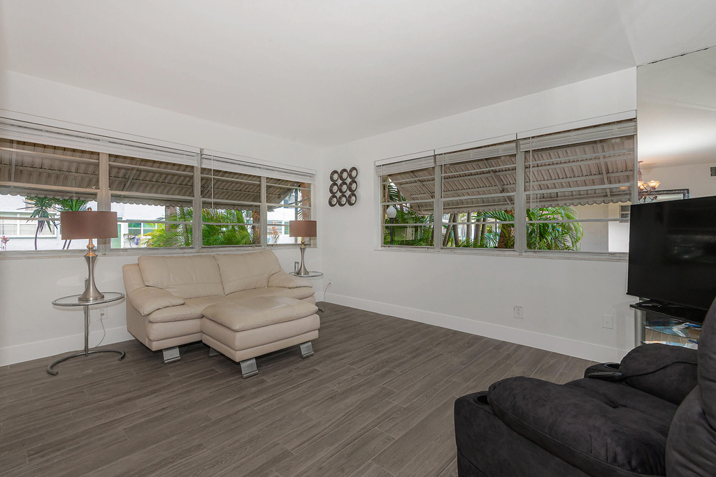 1333 E Hallandale Beach Boulevard - Photo 6