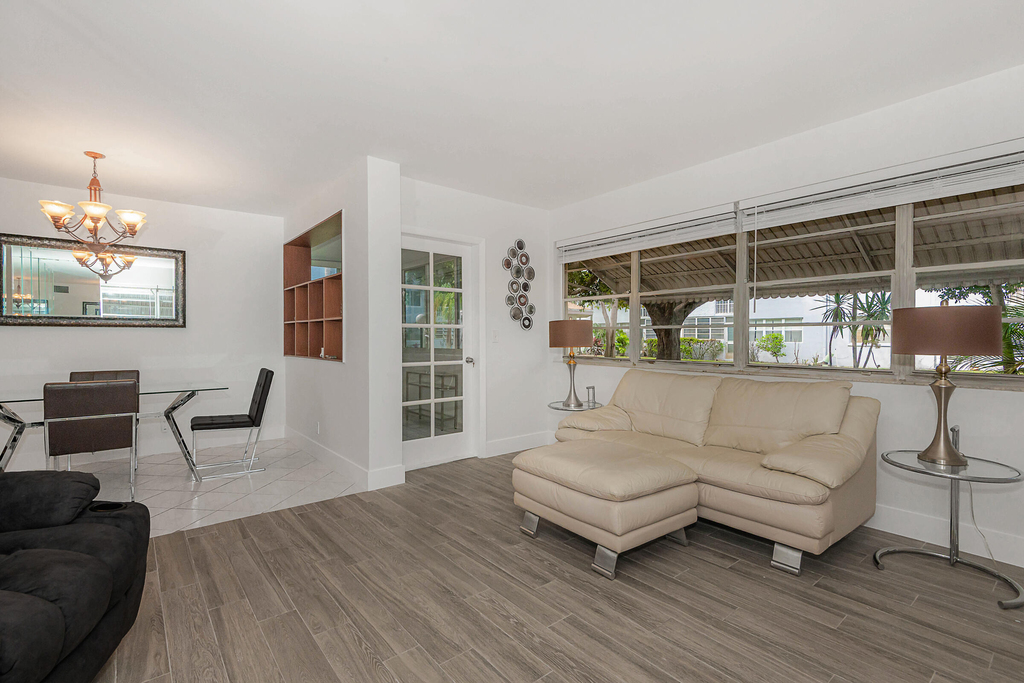 1333 E Hallandale Beach Boulevard - Photo 9