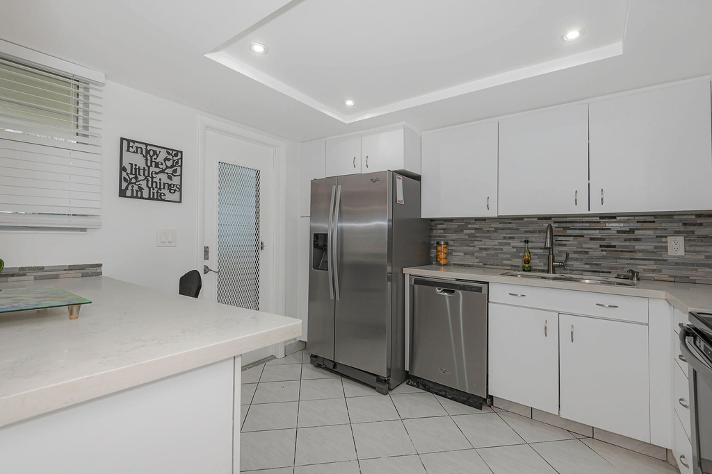 1333 E Hallandale Beach Boulevard - Photo 10