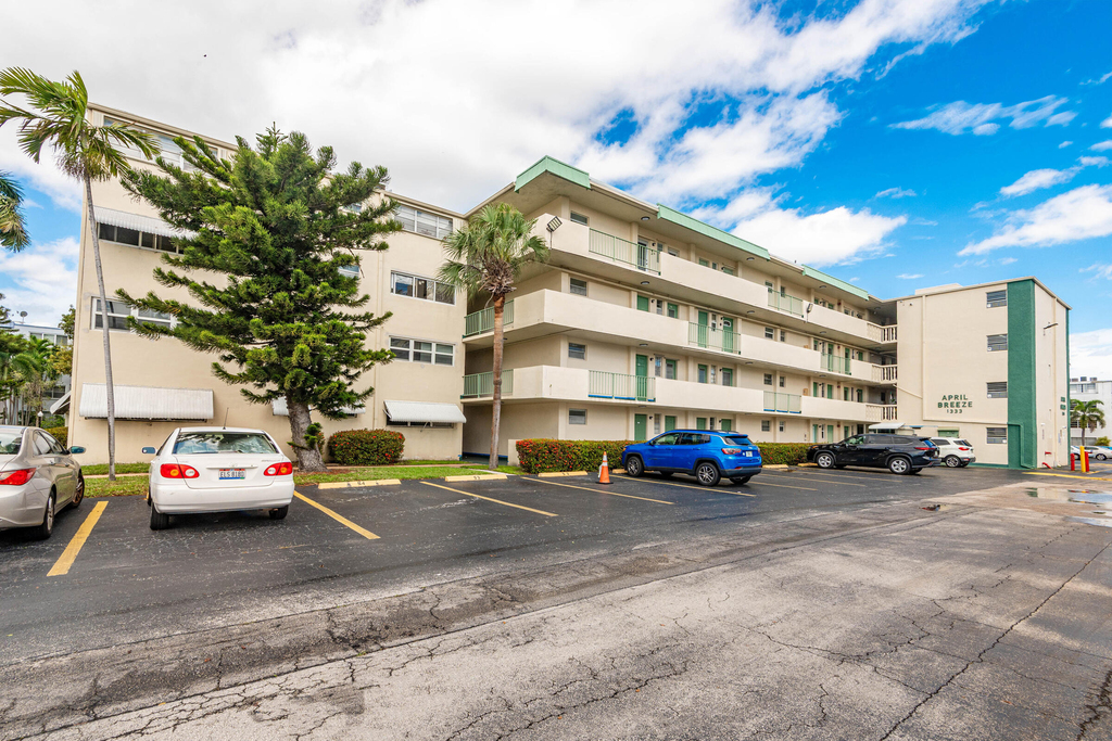 1333 E Hallandale Beach Boulevard - Photo 29