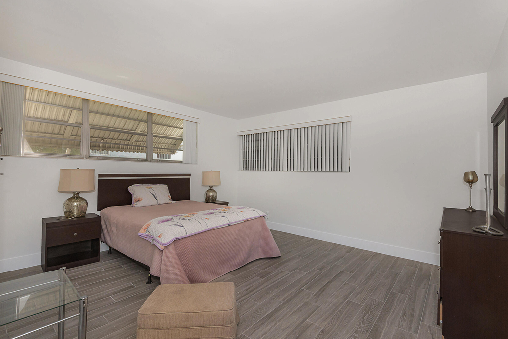 1333 E Hallandale Beach Boulevard - Photo 14
