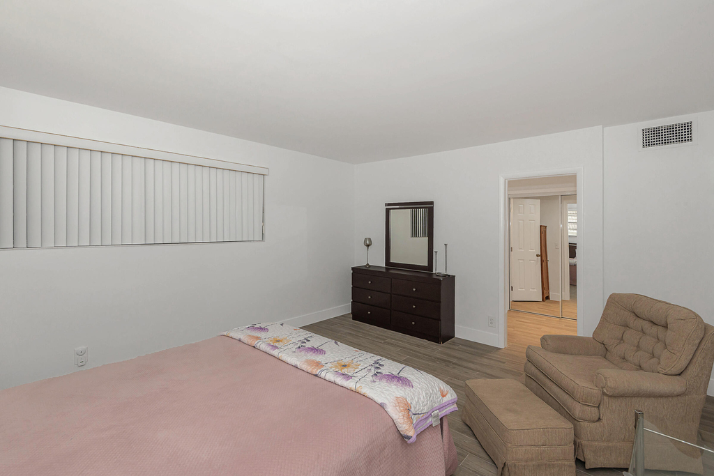 1333 E Hallandale Beach Boulevard - Photo 16