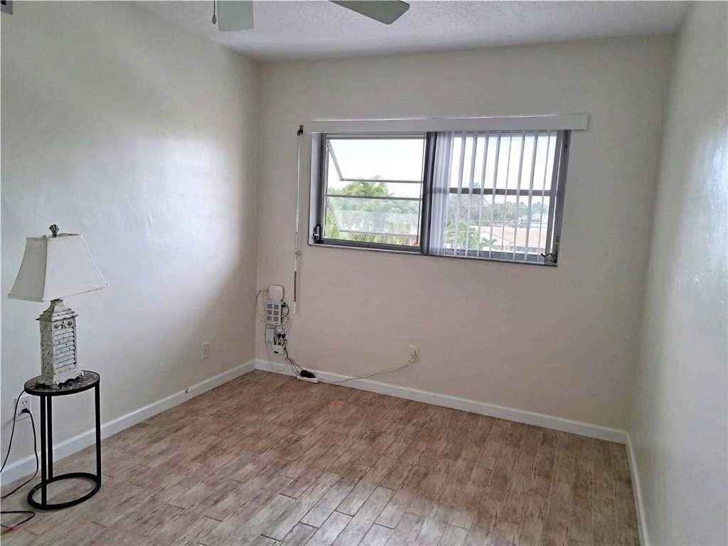 2455 Ne 51st Street - Photo 3