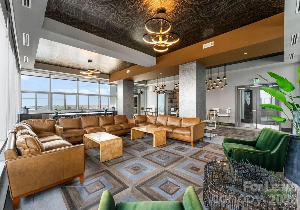 500 W Trade Street - Photo 11
