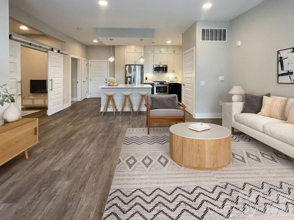 500 W Trade Street - Photo 28