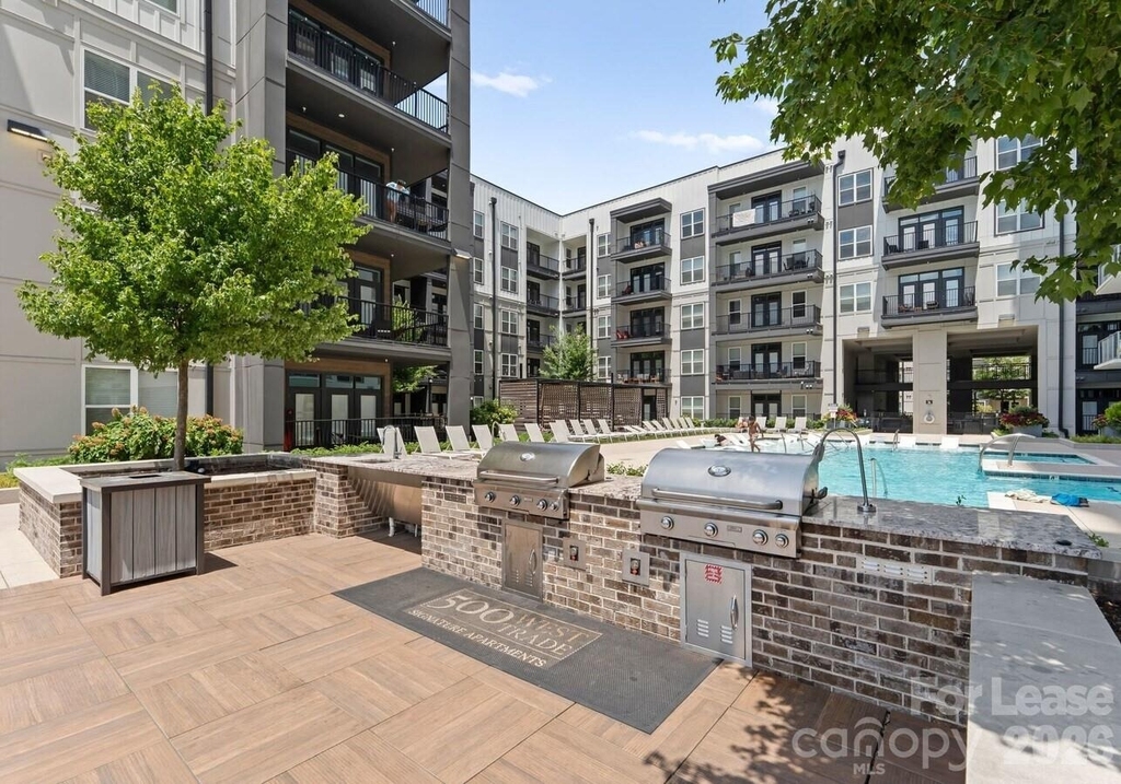 500 W Trade Street - Photo 17
