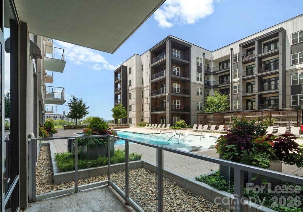 500 W Trade Street - Photo 2