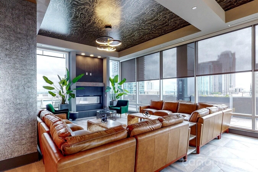 500 W Trade Street - Photo 4
