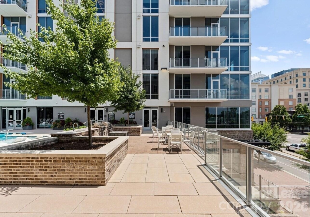500 W Trade Street - Photo 18
