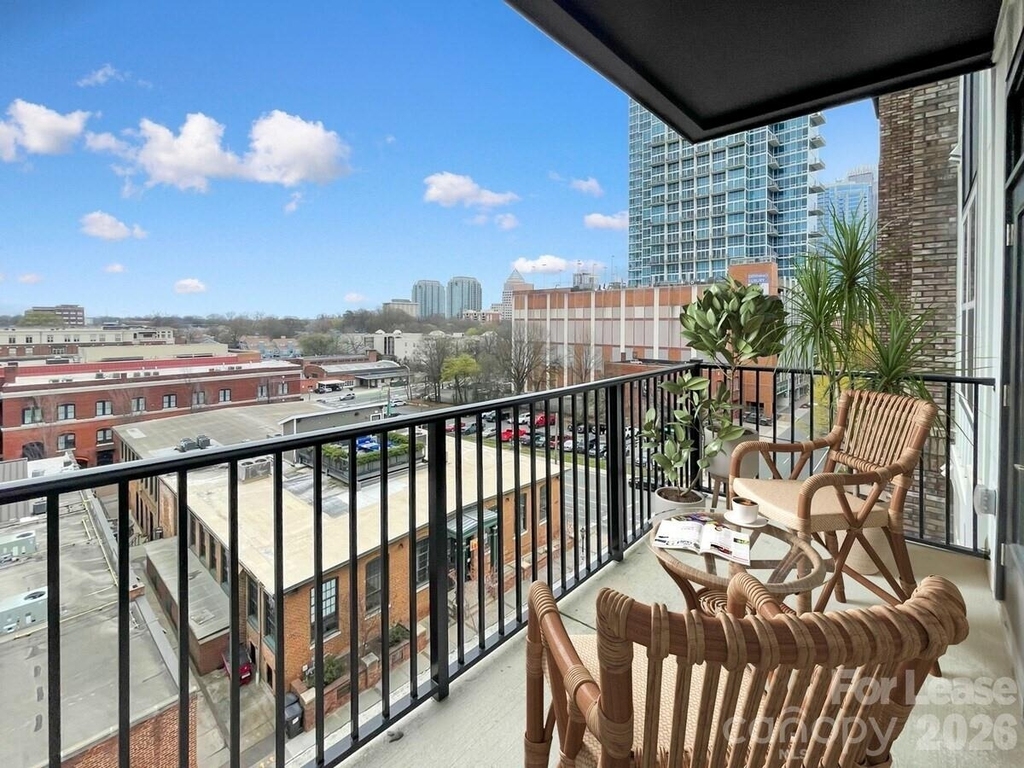 500 W Trade Street - Photo 31