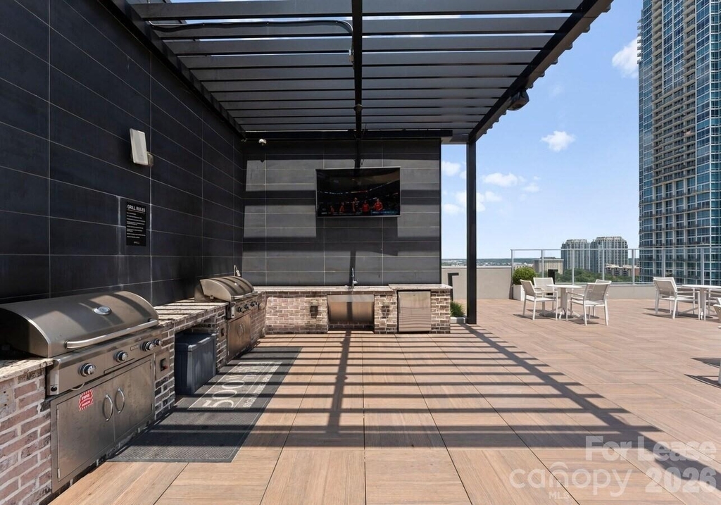 500 W Trade Street - Photo 7