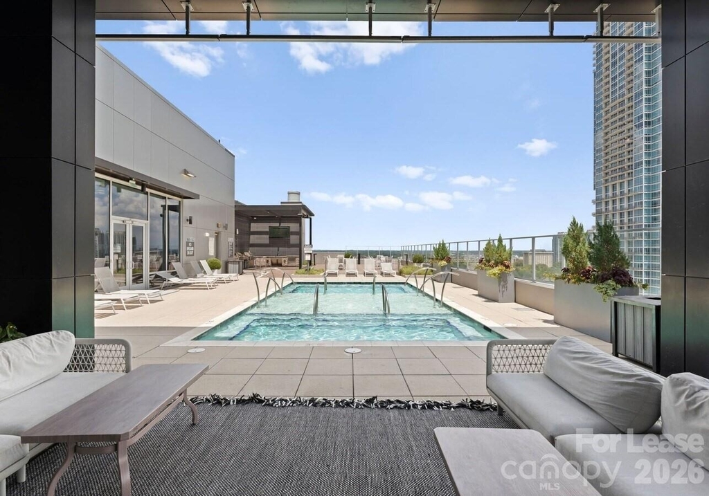 500 W Trade Street - Photo 10