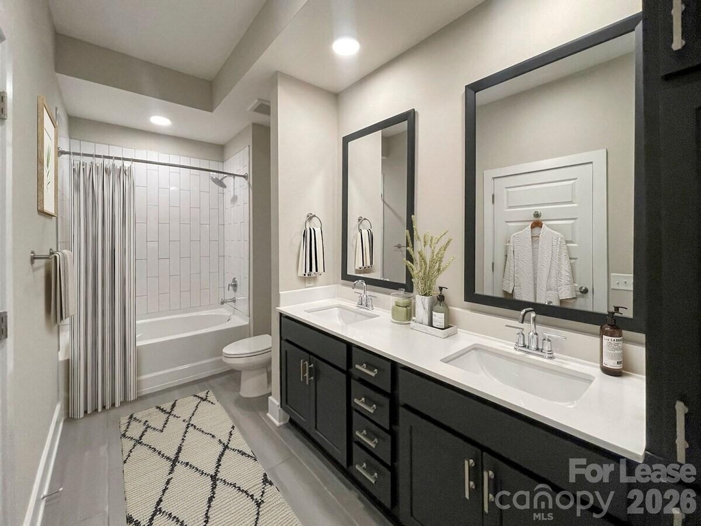 500 W Trade Street - Photo 26