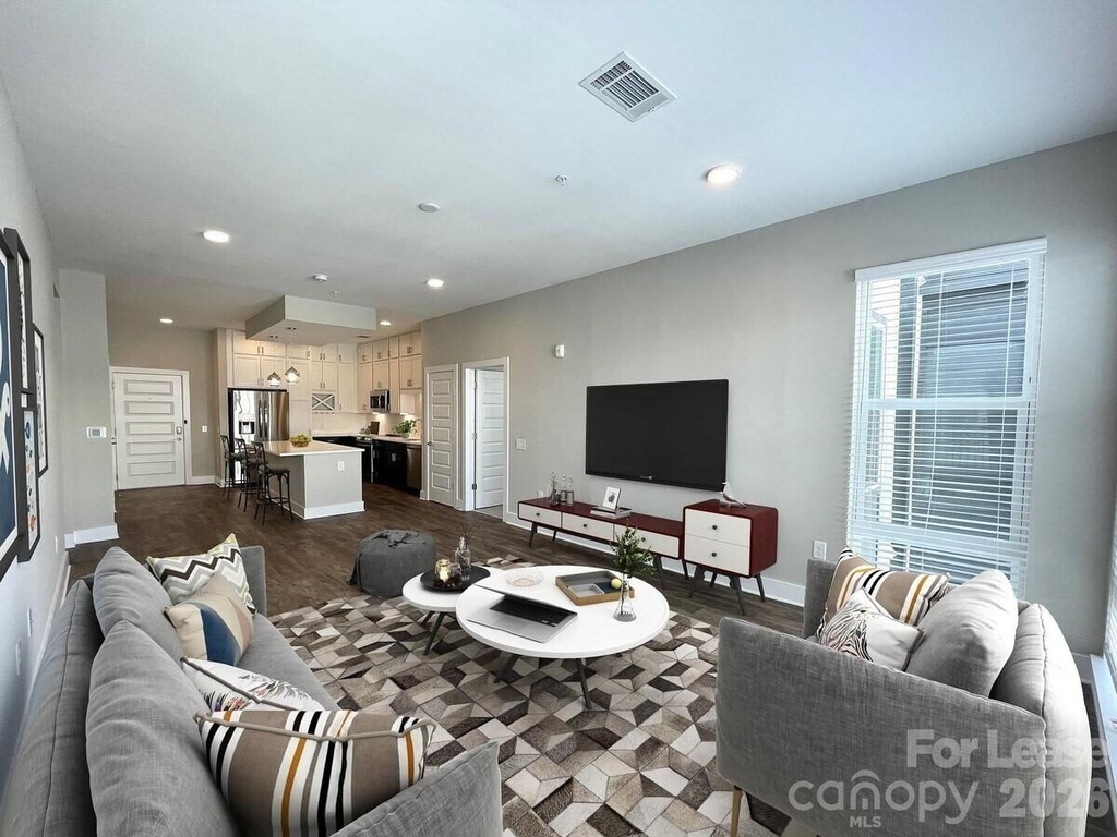 500 W Trade Street - Photo 35