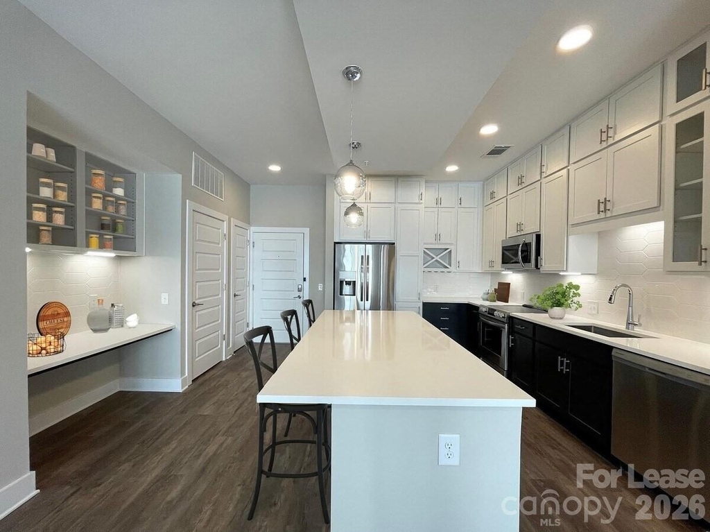 500 W Trade Street - Photo 33