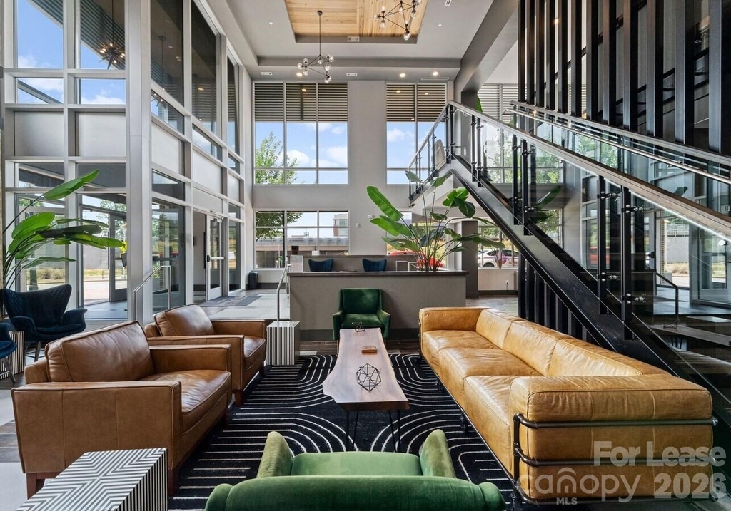 500 W Trade Street - Photo 16