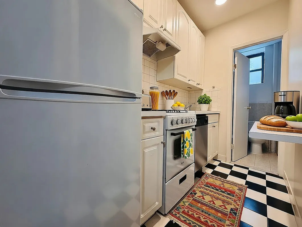 405 West 45th Street - Photo 2