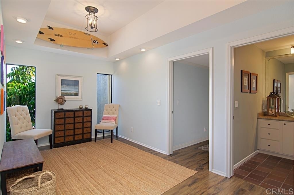 911 E Avenue - Photo 1