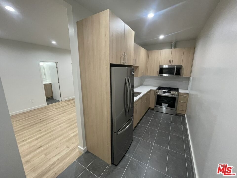 5320 W Olympic - Photo 6