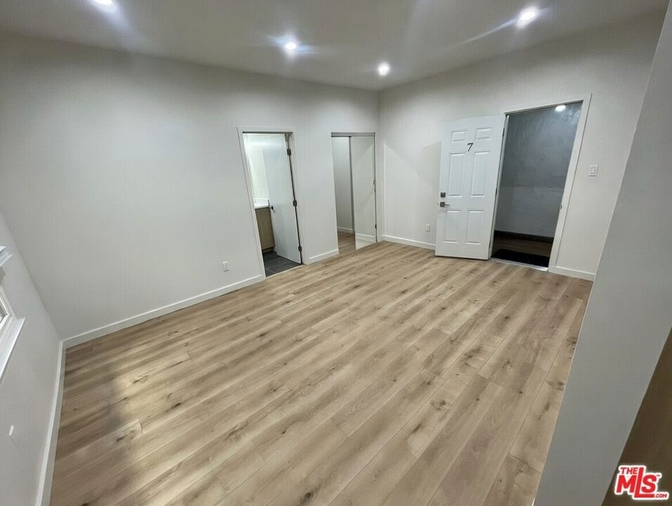 5320 W Olympic - Photo 2