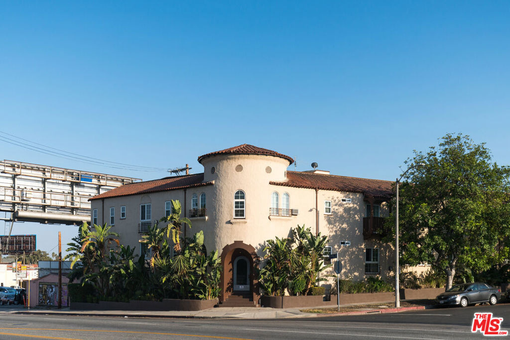 5320 W Olympic - Photo 0