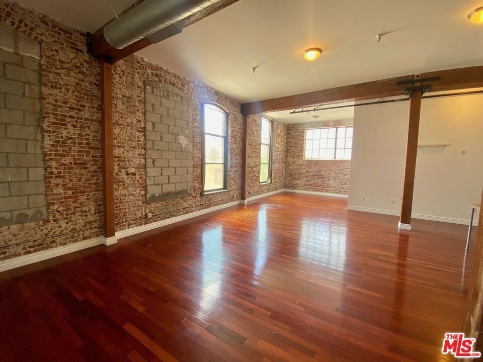 652 Mateo Street - Photo 4