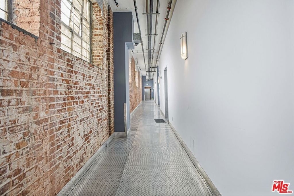 652 Mateo Street - Photo 11