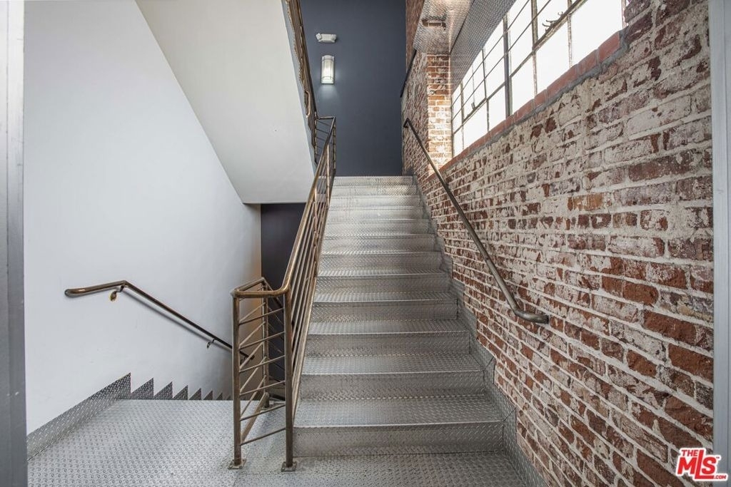 652 Mateo Street - Photo 10