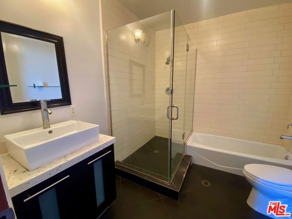 652 Mateo Street - Photo 8