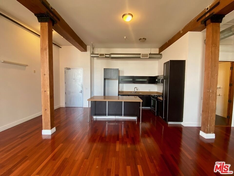 652 Mateo Street - Photo 3