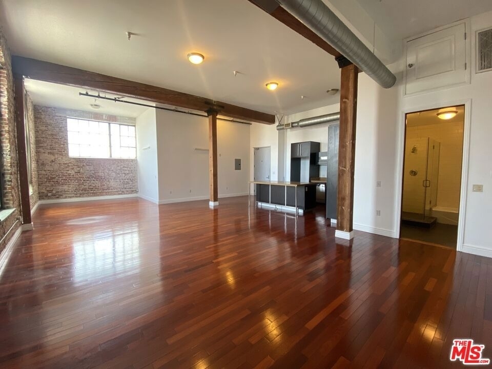 652 Mateo Street - Photo 2