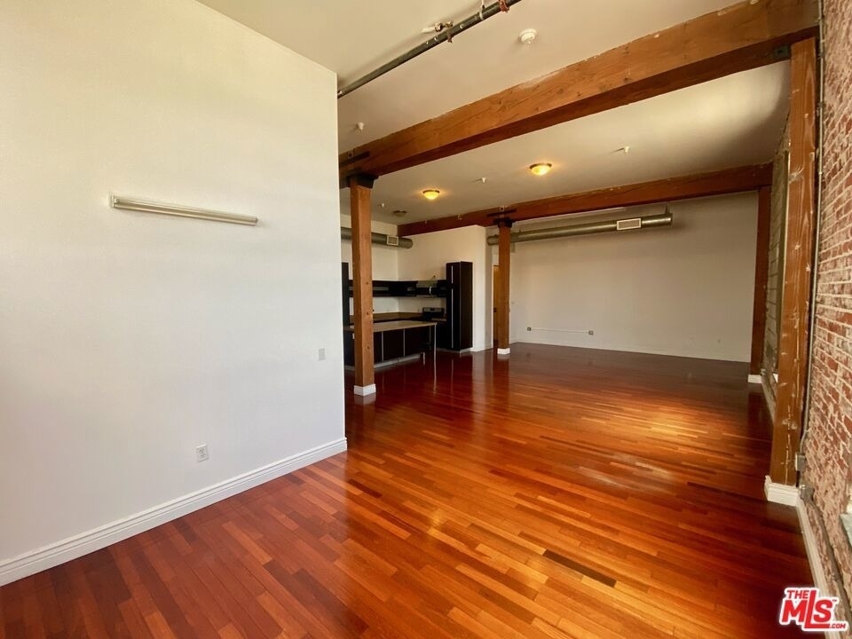 652 Mateo Street - Photo 5