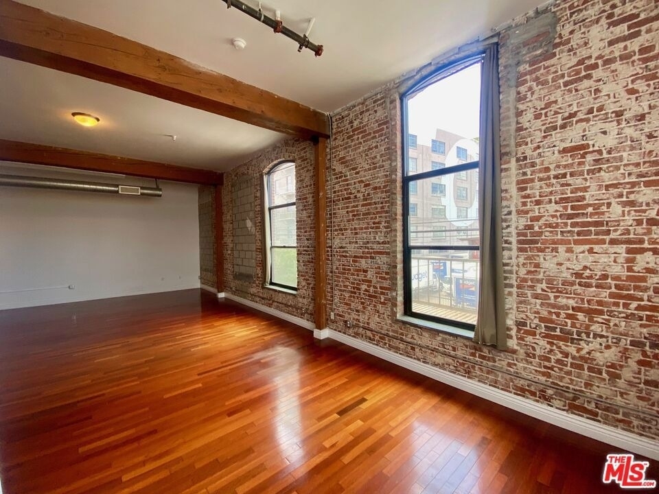 652 Mateo Street - Photo 6