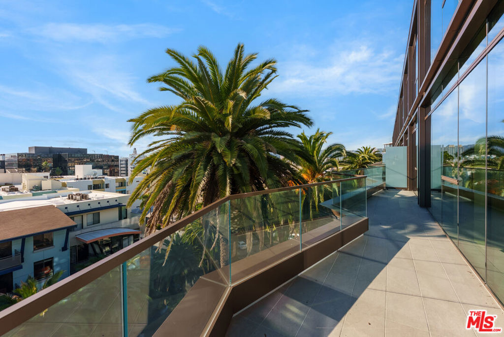 700 Broadway - Photo 18
