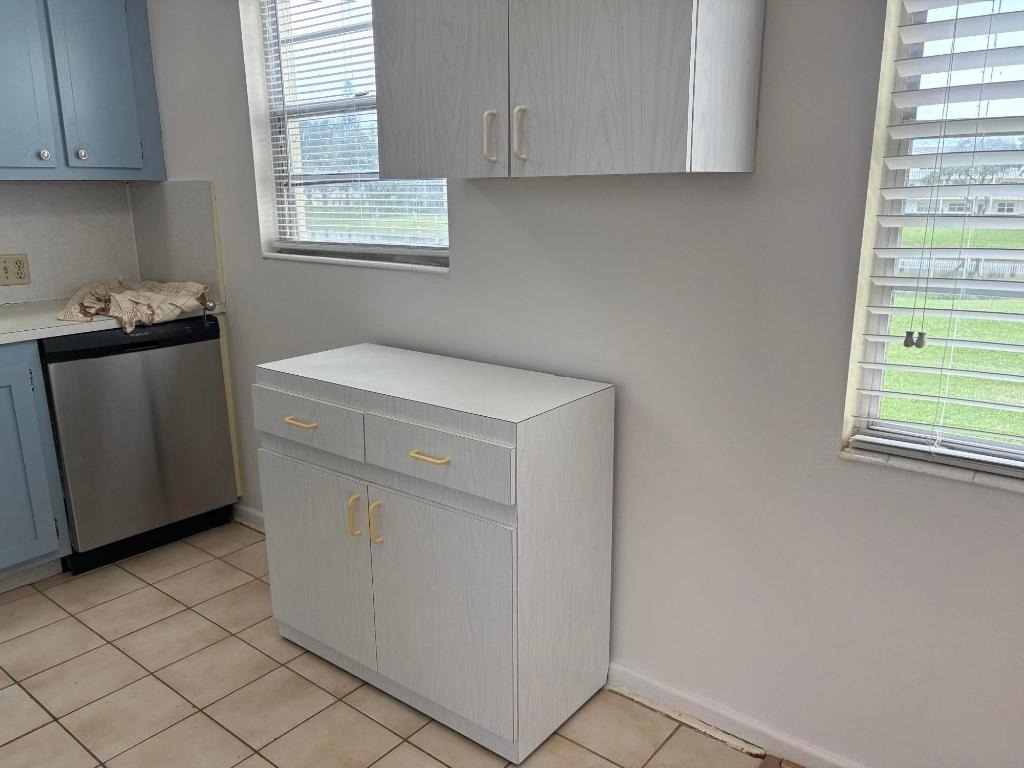 186 Dorset E - Photo 2