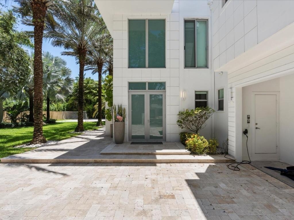 3917 S Le Jeune Road - Photo 4