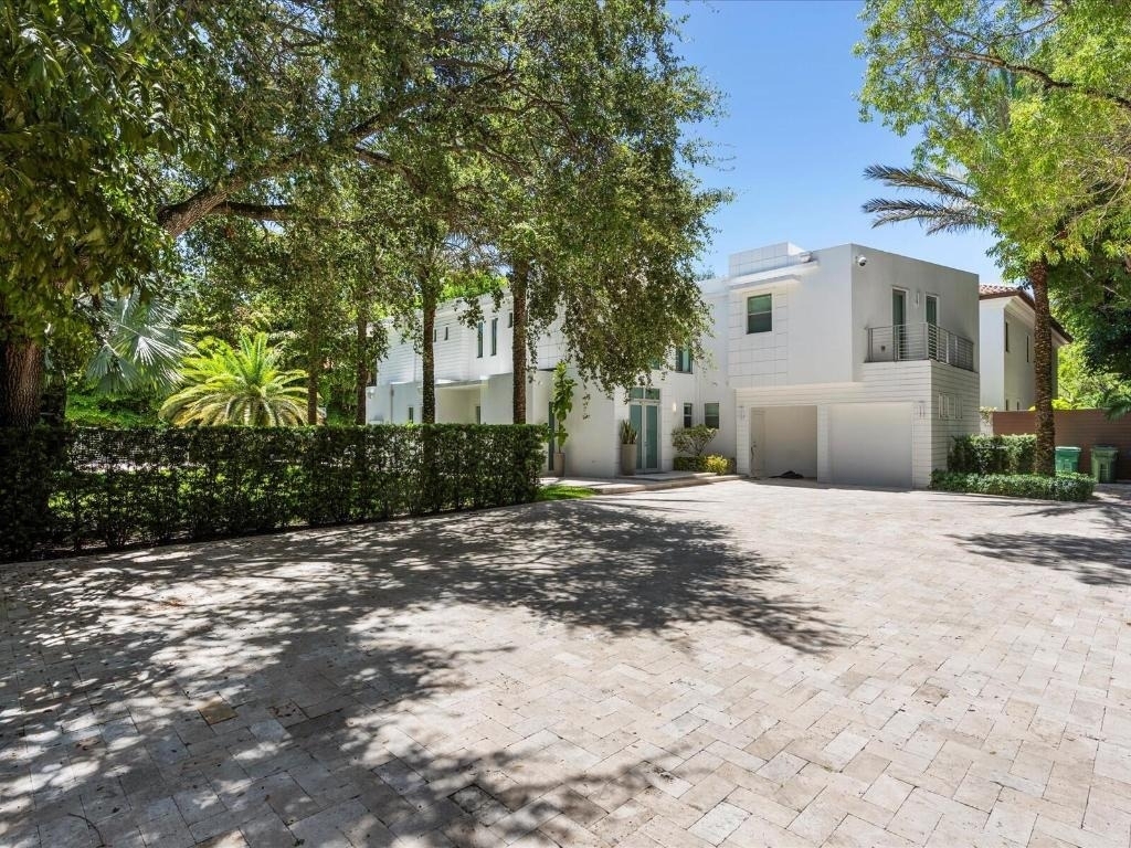 3917 S Le Jeune Road - Photo 2