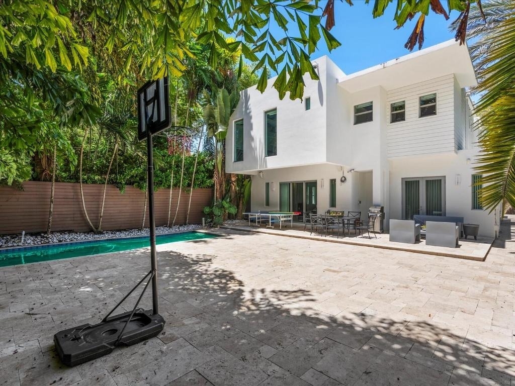 3917 S Le Jeune Road - Photo 10