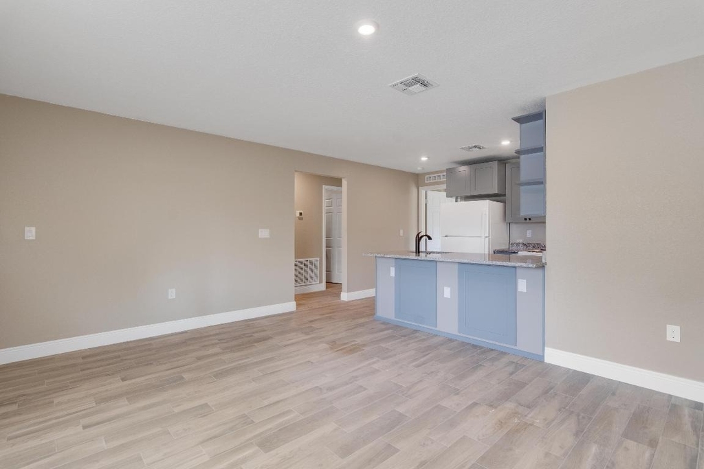 1405 Avenue G - Photo 8
