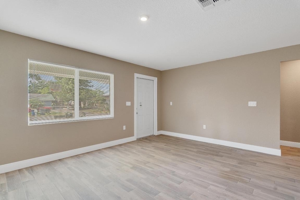 1405 Avenue G - Photo 11