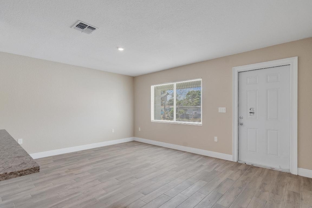 1405 Avenue G - Photo 10
