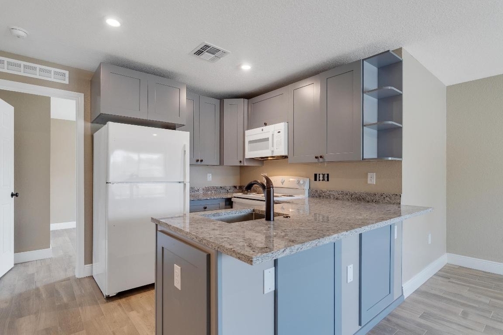 1405 Avenue G - Photo 6