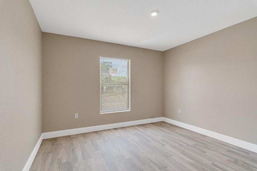 1405 Avenue G - Photo 14